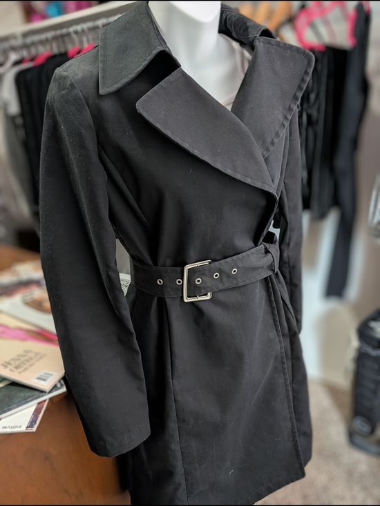 Banana Republic Jackets & Blazers - Fall 2002 Banana Republic Black Belted Trench Coat with Wide Lapel